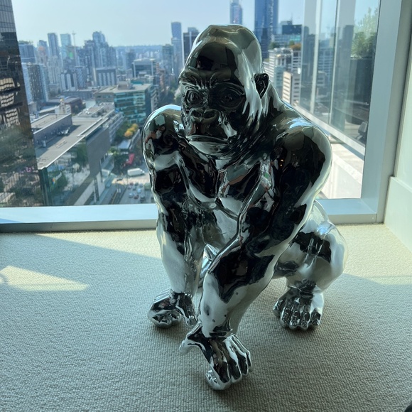 Silver Gorilla - Picture 3 of 9